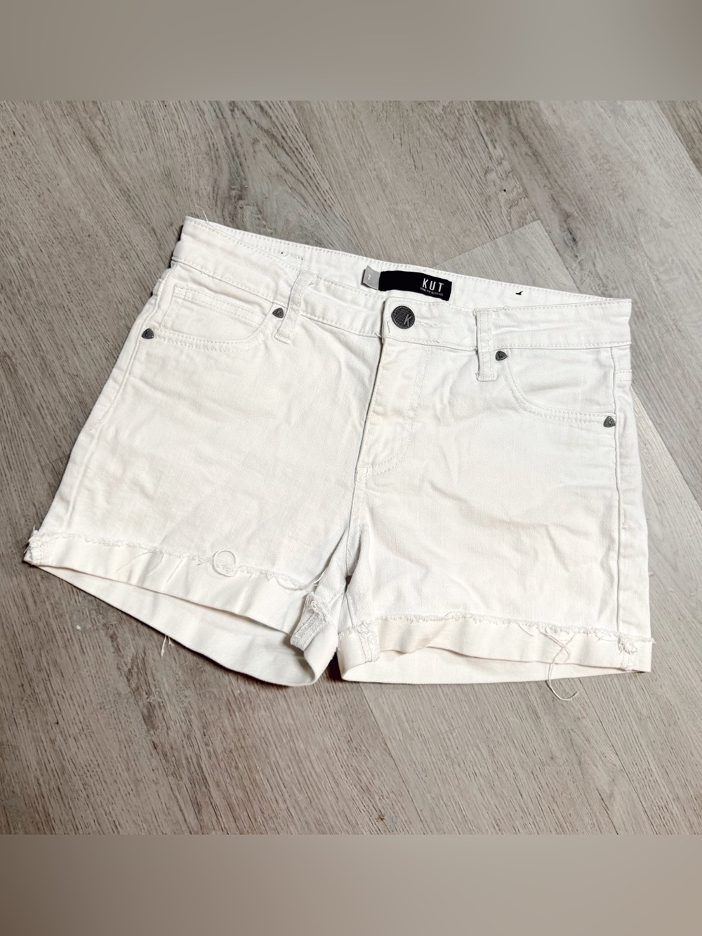•KUT FROM THE KLOTH• ANDREA DENIM SHORTS